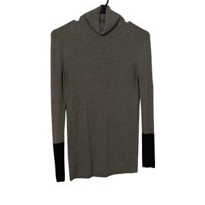 Ann Taylor Gray Colorblock Turtleneck Size M